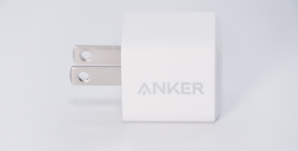 Anker PowerPort III Nano 20W本体側面のロゴ