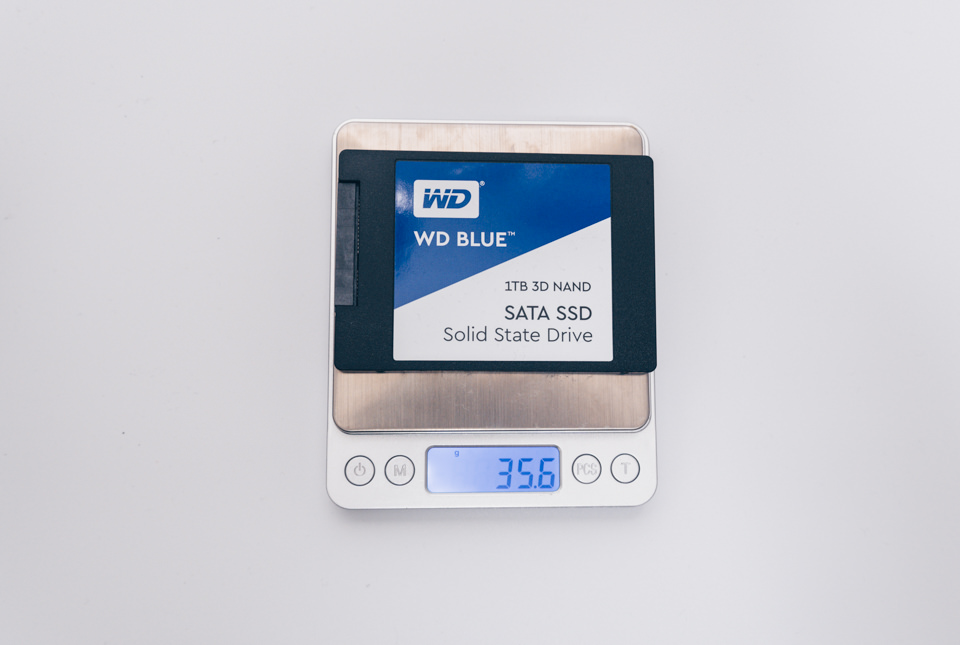 WD Blue 3D NAND SATA WDS100T2B0A本体の重量