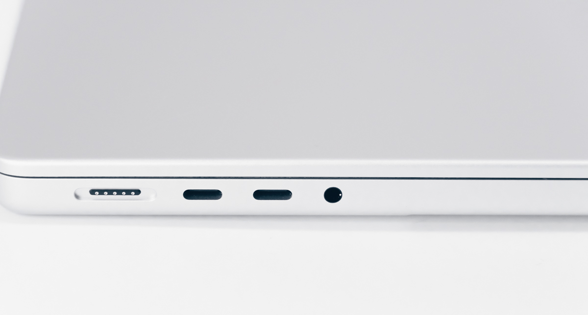 MacBook Pro 2021左側面のインターフェース