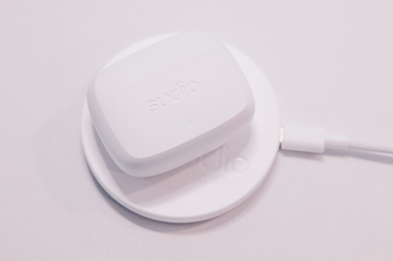 Sudio N2 Proはワイヤレス充電に対応