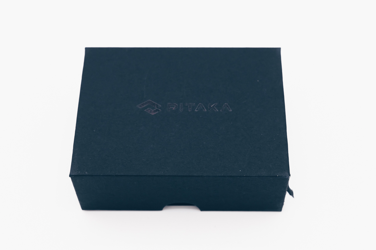 PITAKA MagEZ Case for AirPods Pro 2の内箱は高級感がある