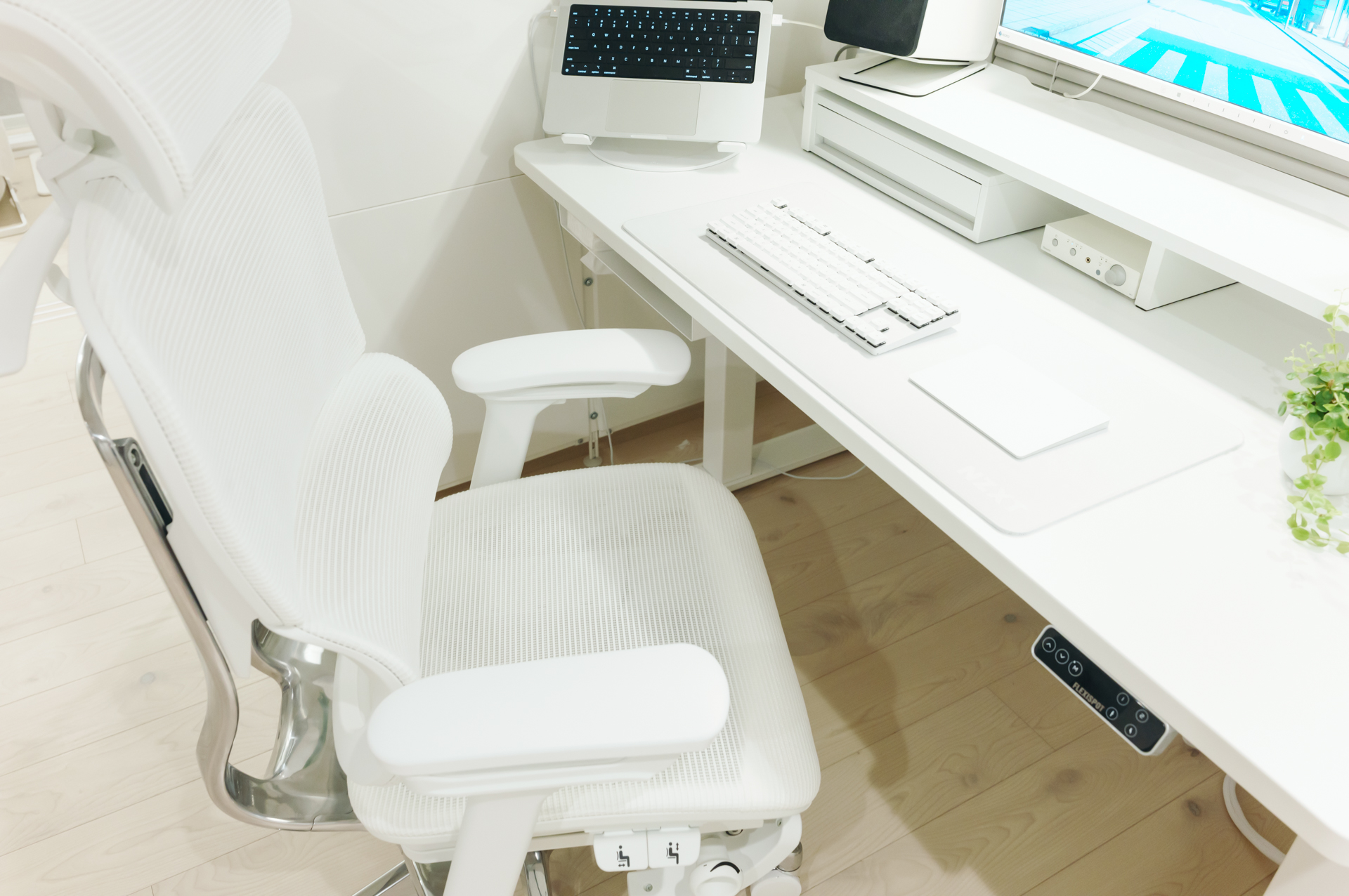 COFO Chair Premium ホワイト レビュー／白くて最高に美しいオフィスチェア。機能も座り心地も優秀